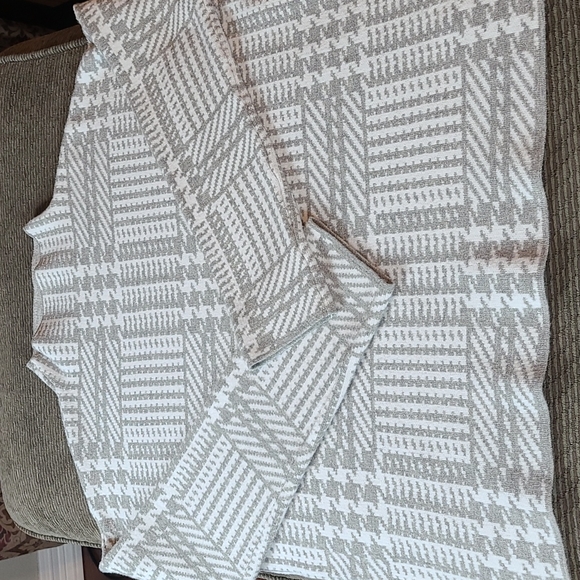 Max Studio Sweater - Picture 13 of 13